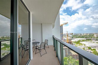 1600 NE 1st Ave, Unit 2012 in Miami, FL - Building Photo - Building Photo