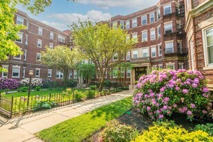 98 Queensberry St, Unit B in Boston, MA - Building Photo