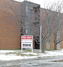 Kingsmere Apartments in Calgary, AB - Building Photo - Building Photo