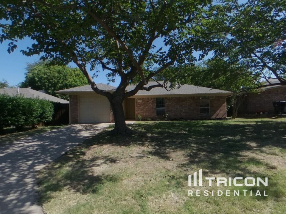 8620 Santa Clara Dr in Frisco, TX - Building Photo