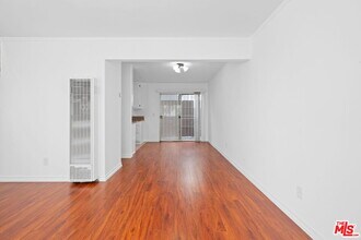 2109 S Marvin Ave in Los Angeles, CA - Building Photo - Building Photo