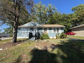 8629 Elwyn Dr in Hazelwood, MO - Building Photo