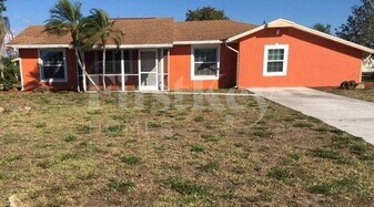 112 Stafford Pl in Lehigh Acres, FL - Building Photo