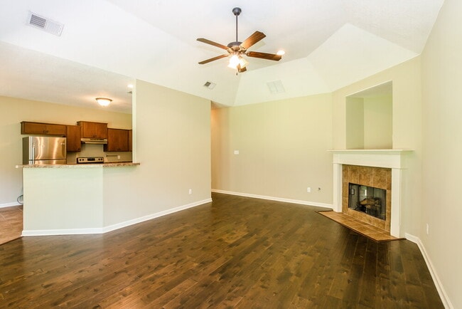 5009 Forest Oasis Ln in Memphis, TN - Foto de edificio - Building Photo