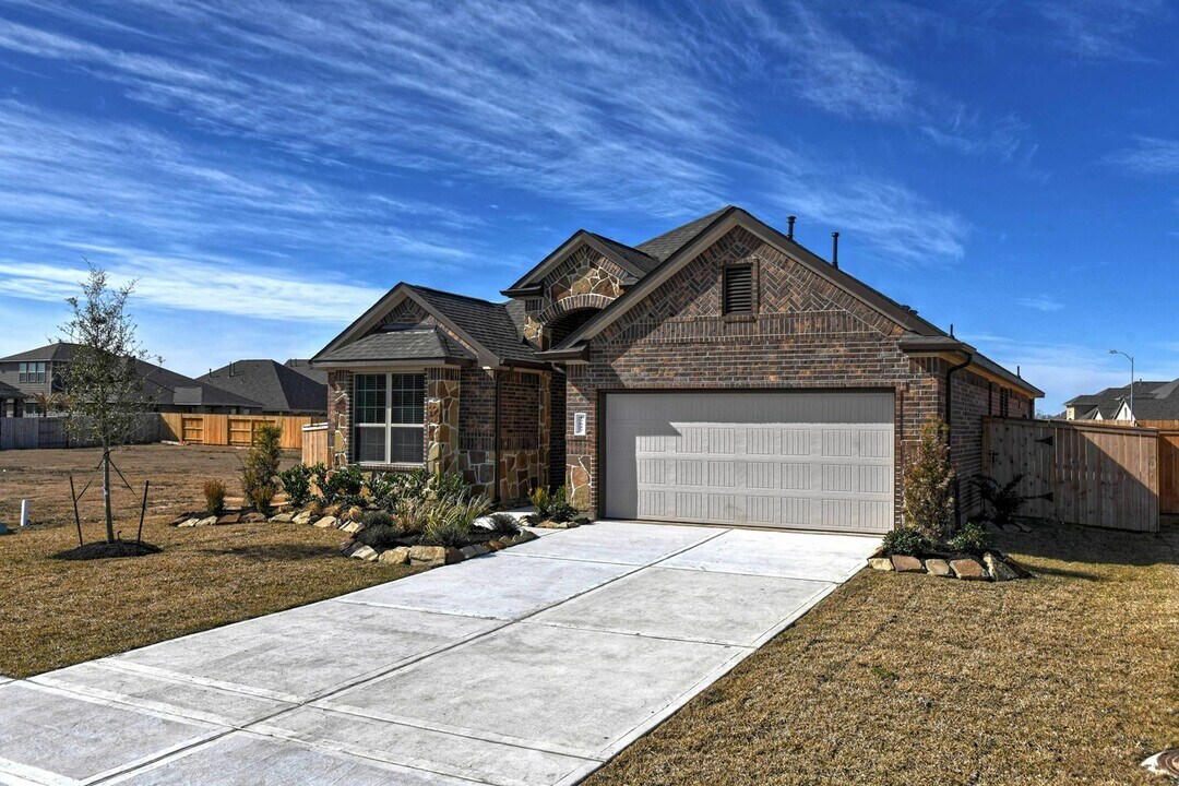 17527 Field Row Trl in Hockley, TX - Building Photo