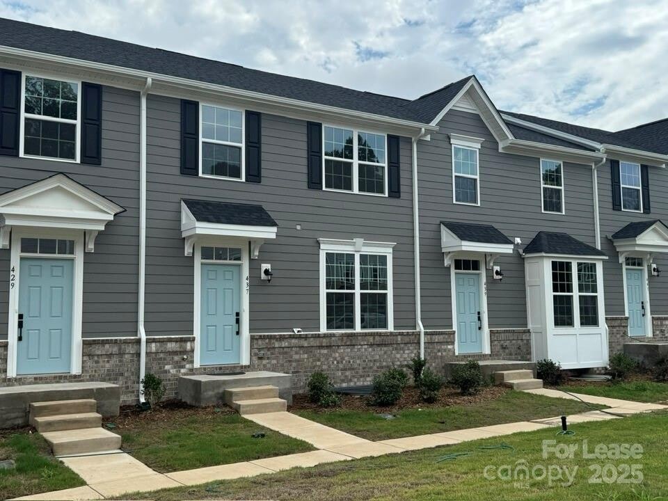 437 Serenity Cir in Cramerton, NC - Building Photo