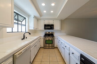 5467 E Centralia St in Long Beach, CA - Building Photo - Building Photo