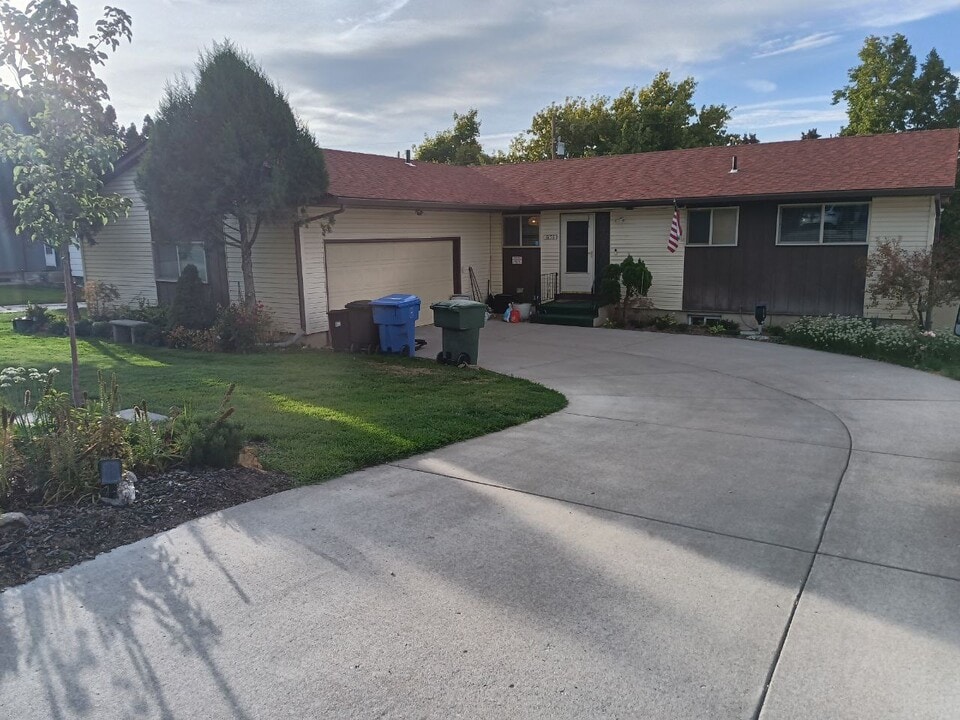 1656 S Fairway Dr in Pocatello, ID - Building Photo