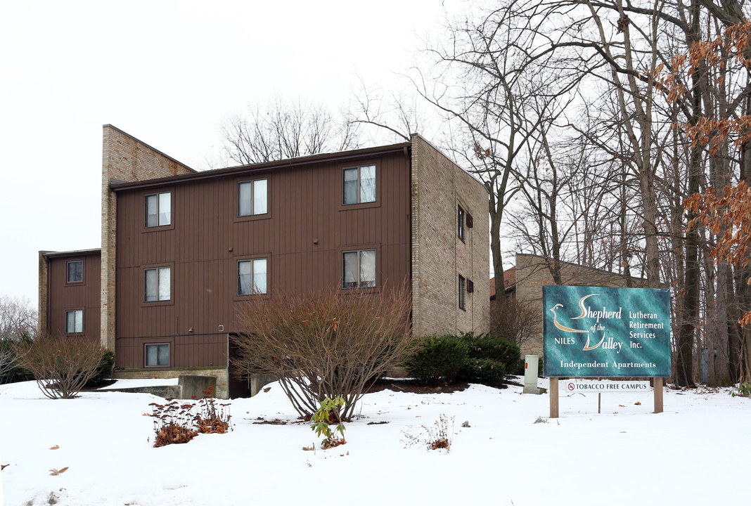 Hillcrest Commons in Niles, OH - Building Photo