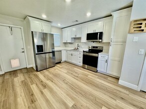 921 Chadsworth Ave in Seffner, FL - Foto de edificio - Building Photo