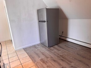 14 Dane St, Unit 3 in Everett, MA - Foto de edificio - Building Photo