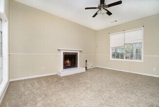 4827 Fenbrook Dr in Stone Mountain, GA - Building Photo - Building Photo