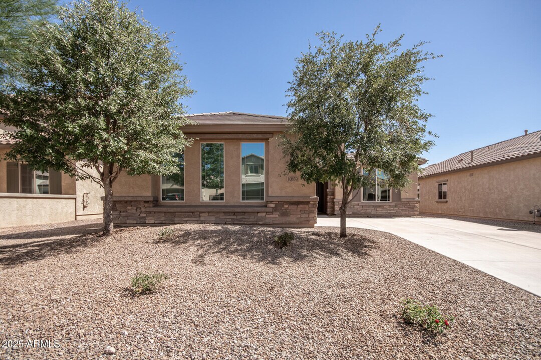 10859 Thatcher Ave in Mesa, AZ - Building Photo