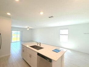 11476 Radiant Shr Lp in San Antonio, FL - Building Photo - Building Photo