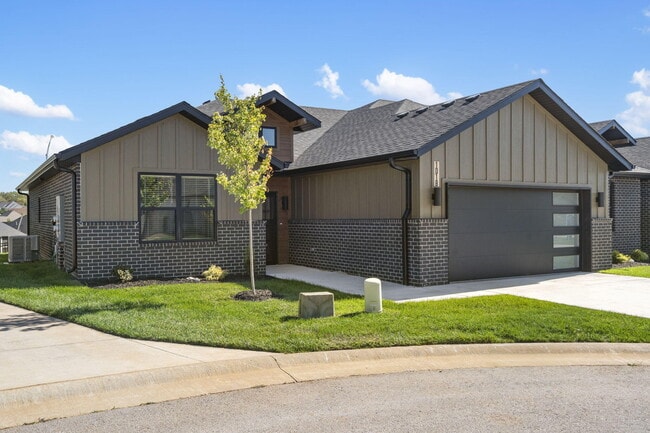 5955 S Farm Rd 163 in Springfield, MO - Building Photo - Building Photo