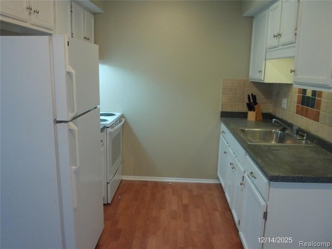 22843 Grove St in St. Clair Shores, MI - Building Photo - Building Photo