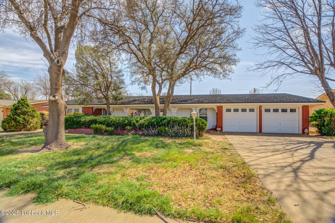 807 7th St in Wolfforth, TX - Building Photo