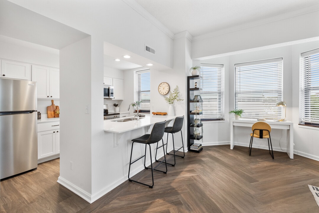 The Marott Apartments in Indianapolis, IN - Foto de edificio