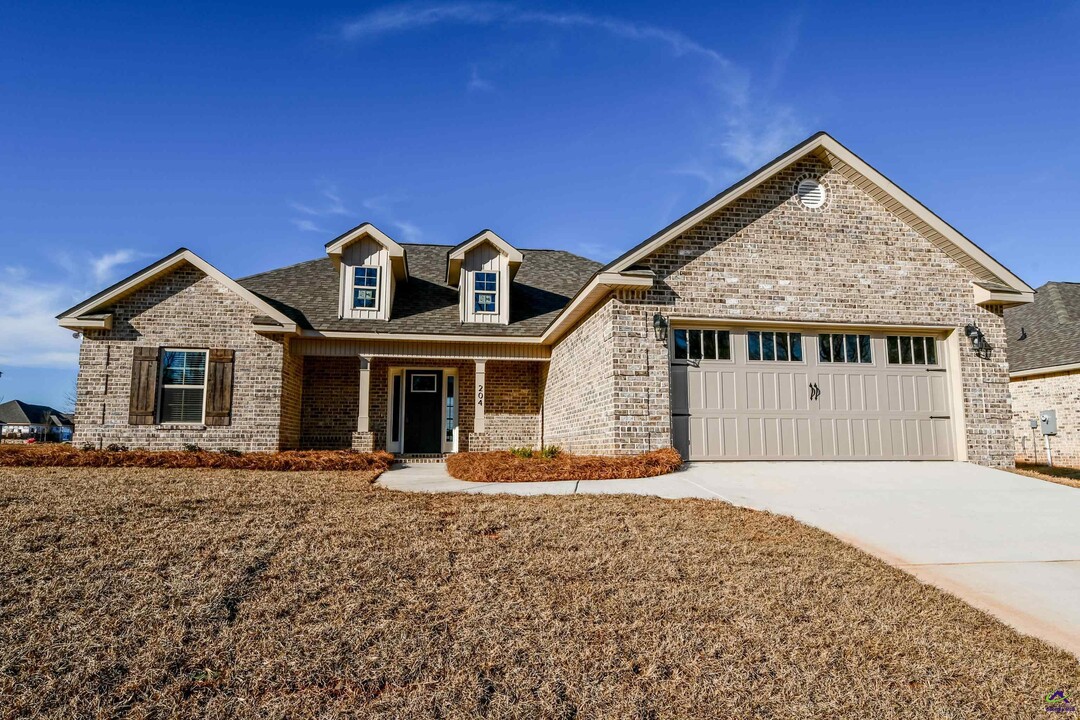204 Otters Rdg Dr in Kathleen, GA - Building Photo