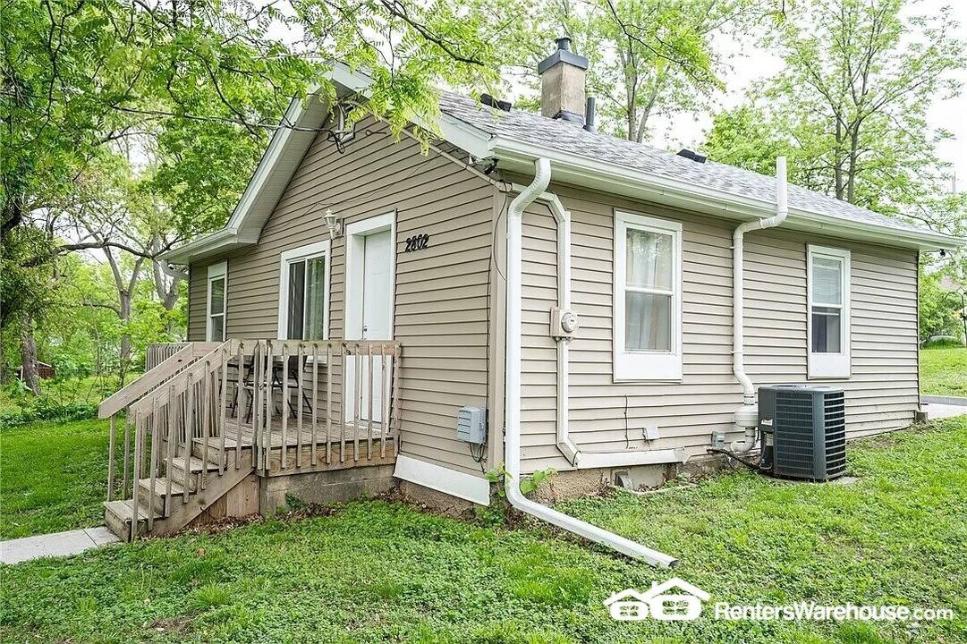 2802 SE 8th St in Des Moines, IA - Building Photo