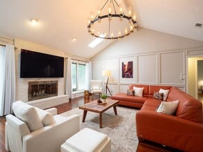 2110 Wychwood Dr in Austin, TX - Building Photo - Building Photo