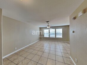 1027 Canadian Goose in San Antonio, TX - Foto de edificio - Building Photo