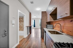 180 Spring St in Newton, NJ - Building Photo