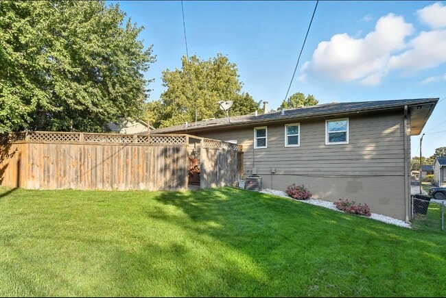 11021 Spring St in Omaha, NE - Foto de edificio - Building Photo