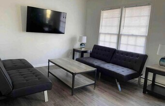 214 Bedford Dr in Eden, NC - Building Photo - Building Photo