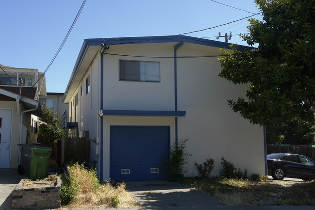 3001 Pleitner Ave in Oakland, CA - Building Photo - Building Photo