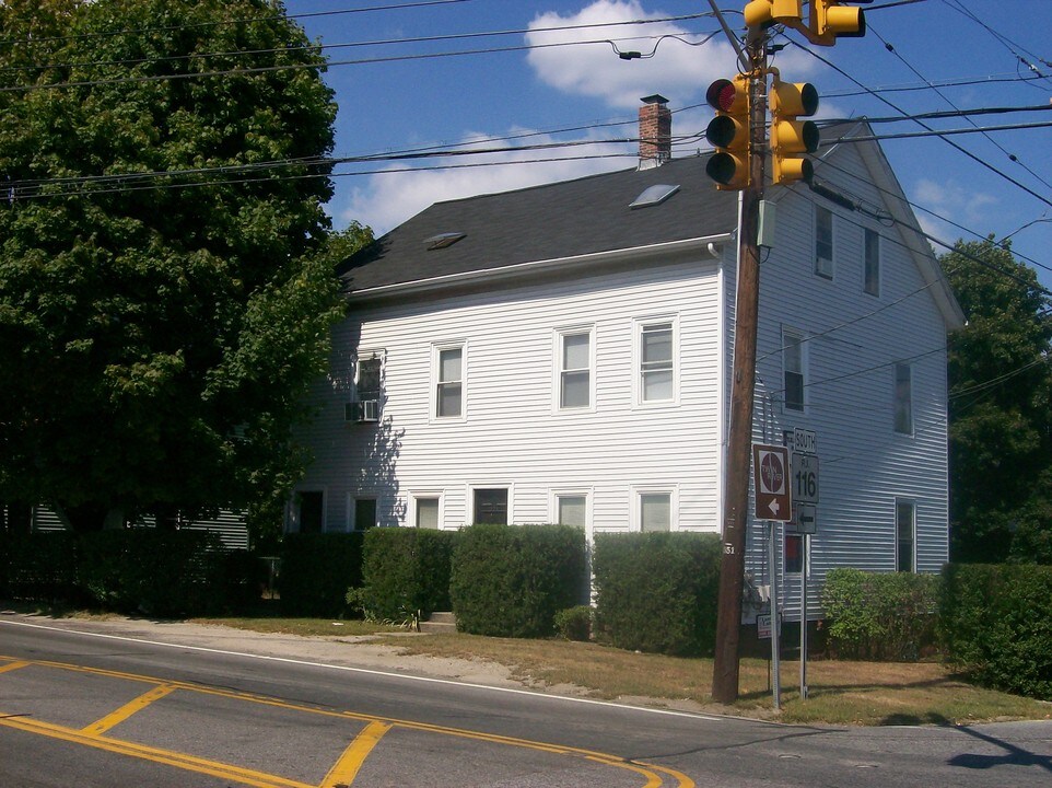 1537 Mendon Rd in Cumberland, RI - Building Photo