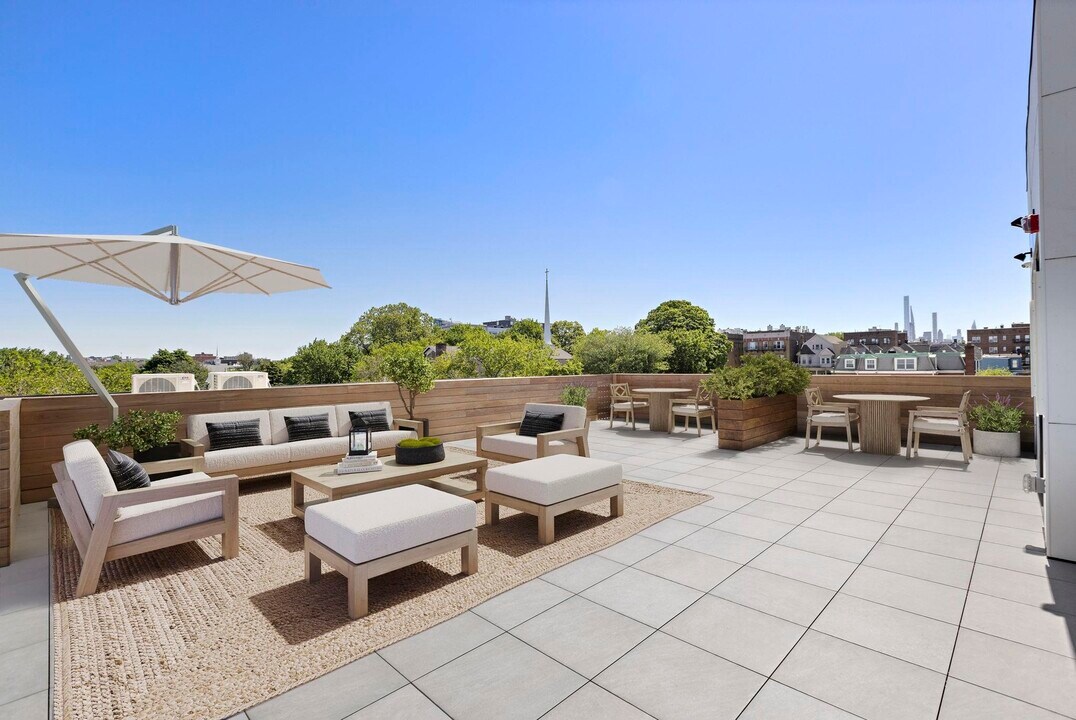 4525 BERGENWOOD Ave in North Bergen, NJ - Building Photo