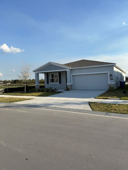 1281 Deepwater Cir in Winter Haven, FL - Building Photo