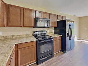 4027 Cadence Dr in Spring Hill, TN - Foto de edificio - Building Photo