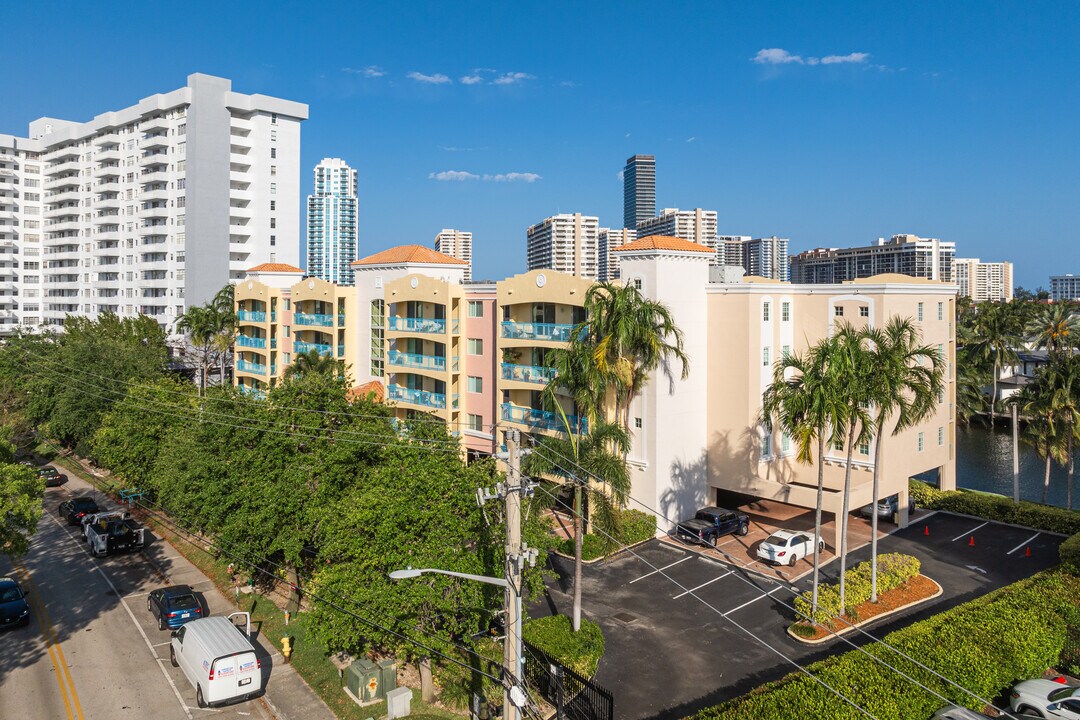 Hallandale Yacht Club in Hallandale Beach, FL - Building Photo