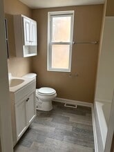 1111 Madison Ave in Madison, IL - Building Photo - Building Photo