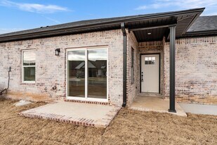 8815 Bainbridge Ct in Fort Smith, AR - Building Photo
