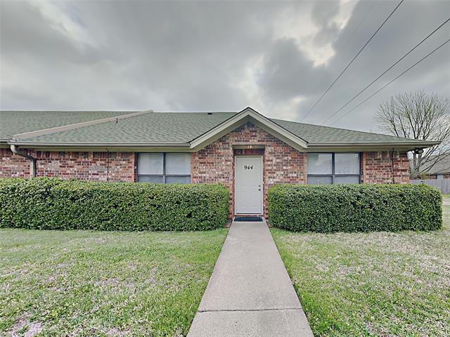 944 Austin Ct in Weatherford, TX - Foto de edificio