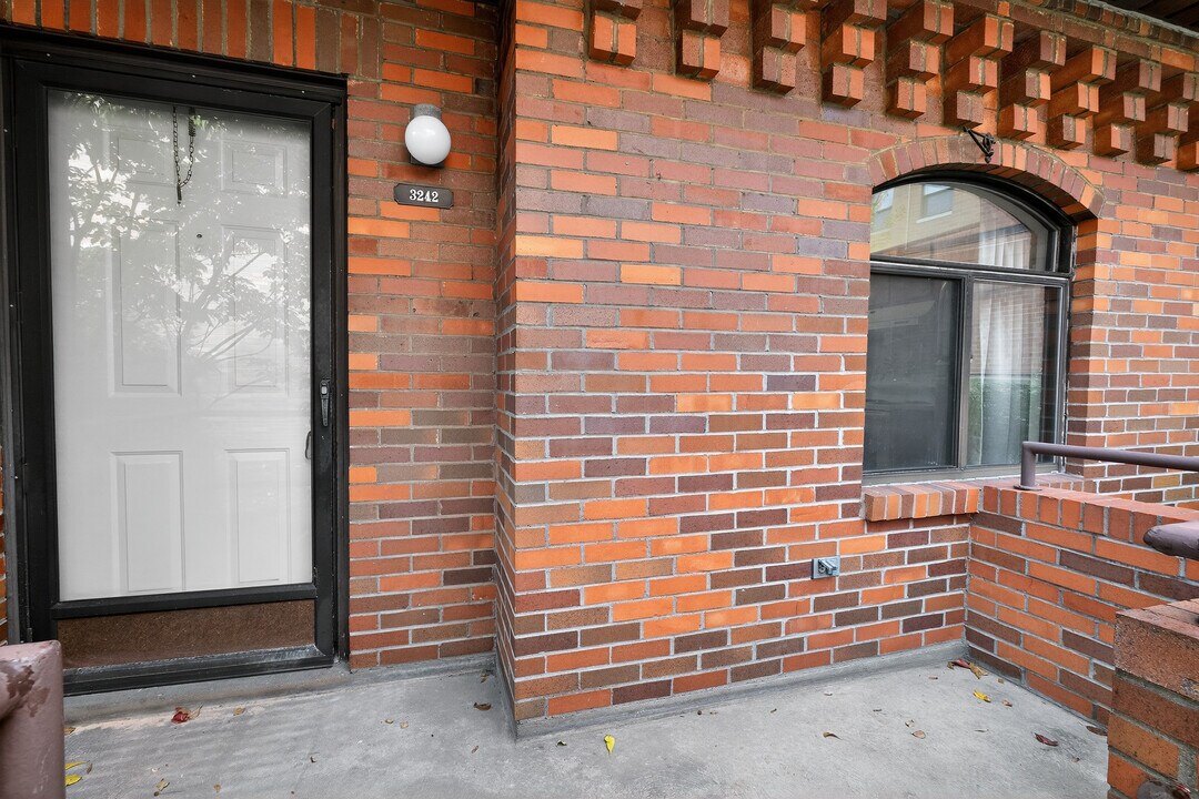 3242 Niagara Sq, Unit 1 in Pittsburgh, PA - Building Photo