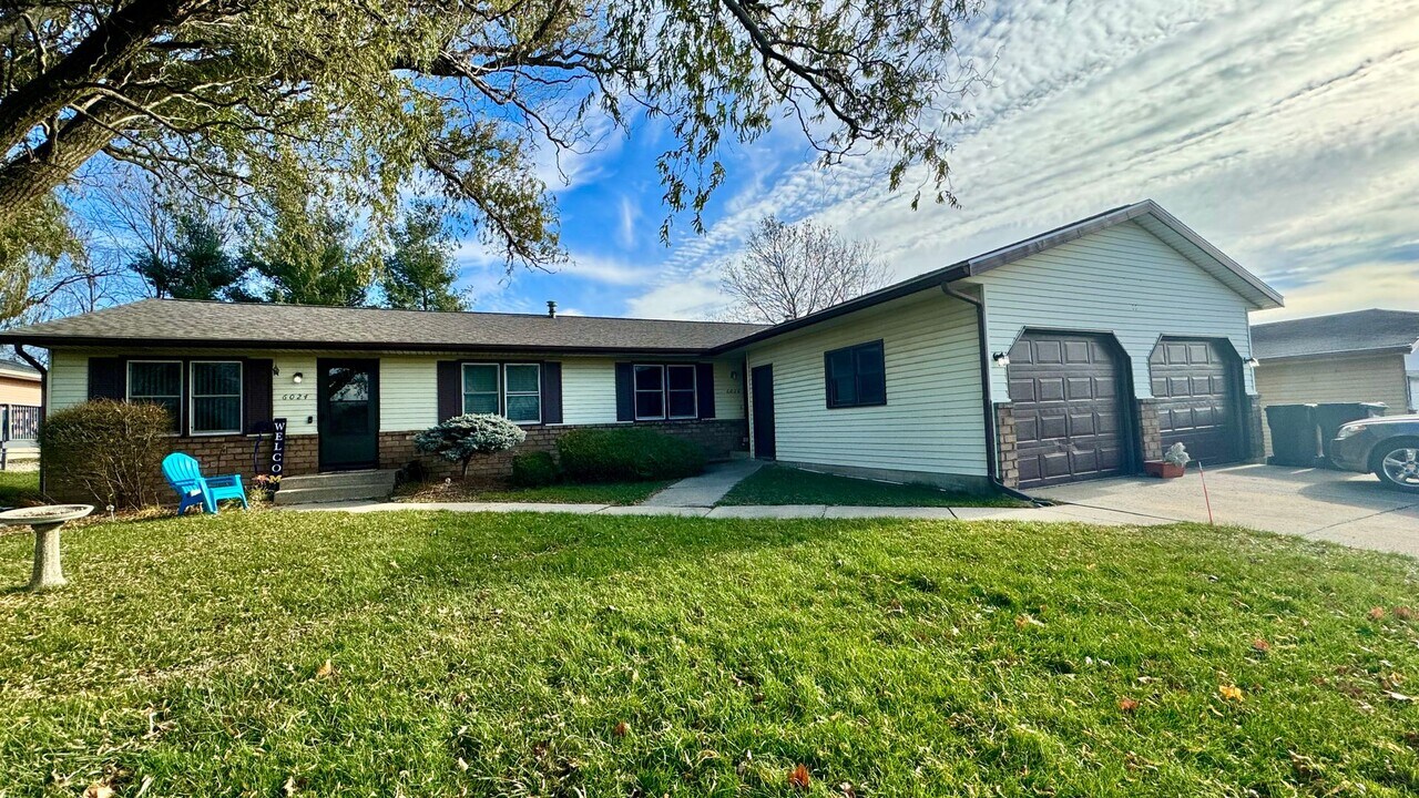 6024 Campus Park Dr SE in Kentwood, MI - Building Photo