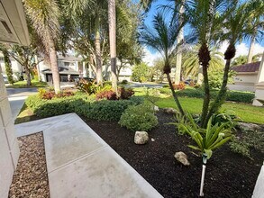 6509 Stonehurst Cir in Greenacres, FL - Building Photo - Building Photo