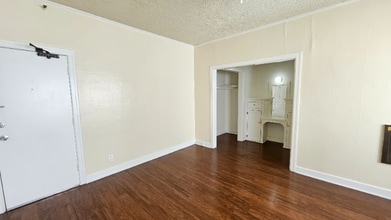 727 S Coronado St in Los Angeles, CA - Building Photo - Building Photo