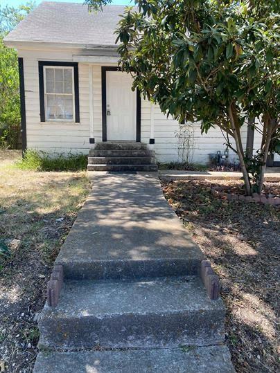 340 Bois D'Arc St in Lockhart, TX - Building Photo