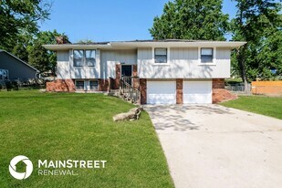 6924 NW Pleasant View Dr in Parkville, MO - Building Photo