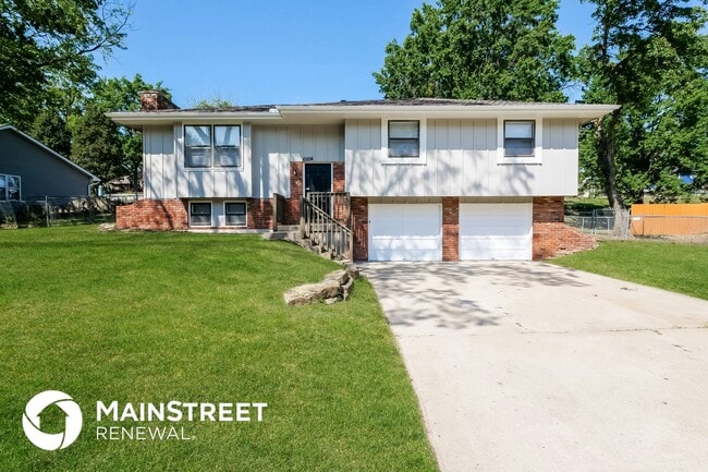 property at 6924 NW Pleasant View Dr