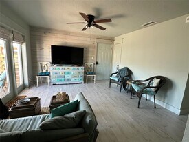 5006 Starfish Dr SE in St. Petersburg, FL - Building Photo