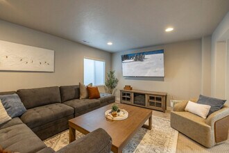 1854 N High Uintas Ln in Daniel, UT - Building Photo - Building Photo