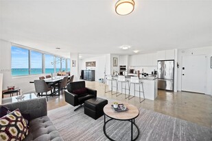 7135 Collins Ave, Unit 605 in Miami, FL - Building Photo