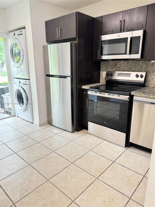 7900 NW 6th St in Pembroke Pines, FL - Building Photo
