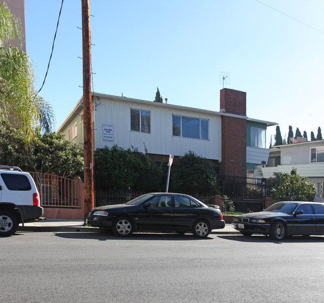 1746 N Mariposa Ave in Los Angeles, CA - Foto de edificio - Building Photo